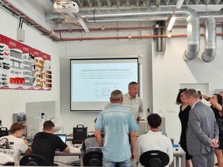 E6EC3C27-F030-4E0D-9E10-D90E88096F82